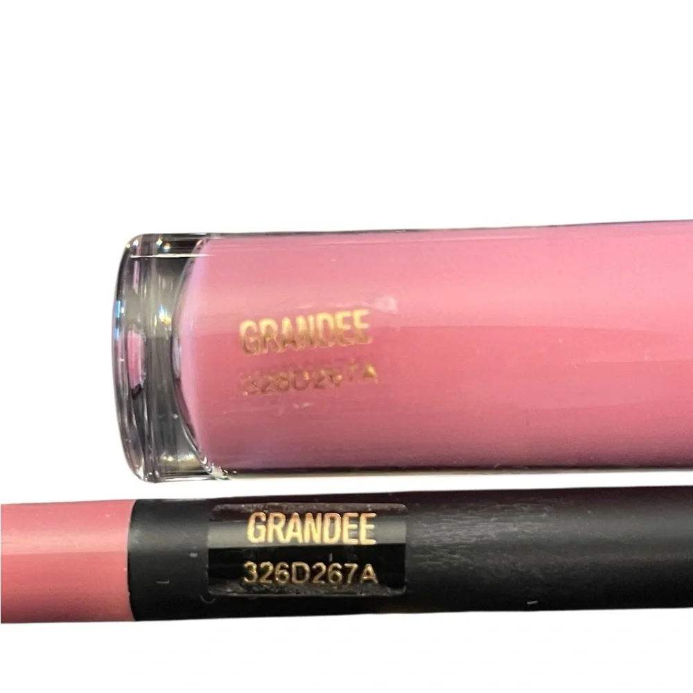 MAKEUP REVOLUTION Retro Luxe Matte Lip Contour Kit GRANDEE Pink Vegan CF NEW‎